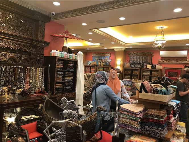Batik là sản phẩm thủ công được sản xuất ở nhiều vùng của Indonesia có giá trị xuất khẩu cao. Ảnh: Đỗ Quyên – PV TTXVN tại Indonesia