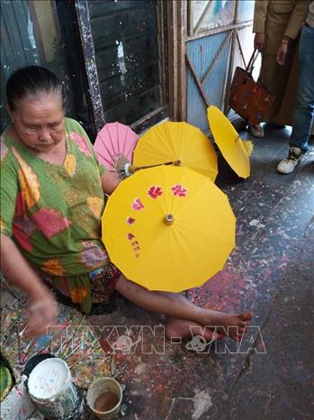 Làng nghề thủ công Panyingkiran làm ô nghệ thuật xuất khẩu, huyện Tasikmalaya, tỉnh Tây Java. Ảnh: Đỗ Quyên – PV TTXVN tại Indonesia