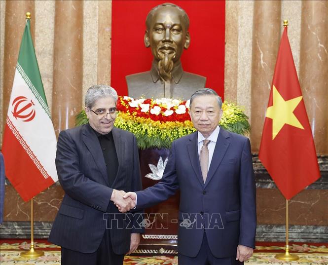 Tổng Bí thư, Chủ tịch nước Tô Lâm với Đại sứ Cộng hòa Hồi giáo Iran Akbar Ghasemi Ali Abadi. Ảnh: Thống Nhất – TTXVN