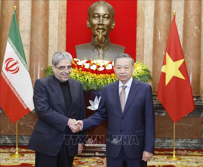 Tổng Bí thư, Chủ tịch nước Tô Lâm với Đại sứ Cộng hòa Hồi giáo Iran Akbar Ghasemi Ali Abadi. Ảnh: Thống Nhất – TTXVN
