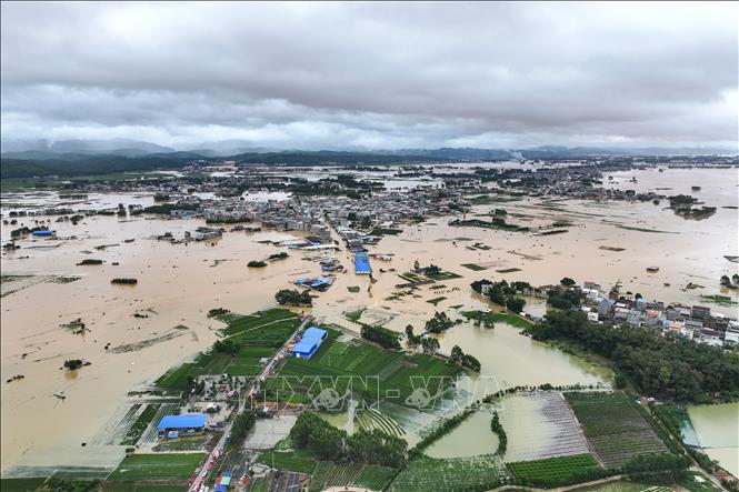 Khu vực hạ lưu của hồ chứa Lục Lam bị ngập lụt sau sự cố vỡ hồ do mưa lớn gây ra bởi bão Maysak tại thành phố Hengzhou, Khu tự trị dân tộc Choang Quảng Tây, miền Nam Trung Quốc ngày 6/7/2026. Ảnh: THX/TTXVN phát
