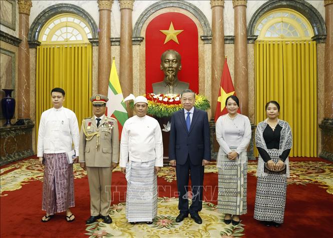 Tổng Bí thư, Chủ tịch nước Tô Lâm, Đại sứ Cộng hòa Liên bang Myanmar Wai Linn và các đại biểu. Ảnh: Thống Nhất – TTXVN
