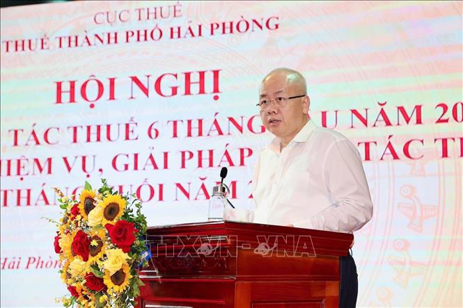 Ông Đỗ Thành Trung, Chủ tịch UBND thành phố Hải Phòng phát biểu tại hội nghị. Ảnh: Hoàng Ngọc – TTXVN