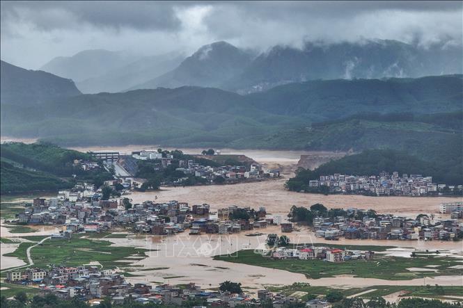 Cảnh ngập lụt sau những trận mưa lớn tại Nam Ninh, Khu tự trị dân tộc Choang Quảng Tây, miền Nam Trung Quốc. Ảnh: THX/TTXVN phát