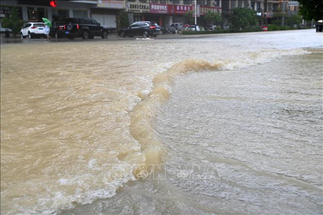 Cảnh ngập lụt sau những trận mưa lớn tại Khu tự trị dân tộc Choang Quảng Tây, miền Nam Trung Quốc. Ảnh: THX/TTXVN phát
