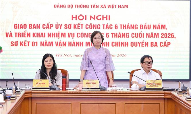 Đồng chí Vũ Việt Trang, Ủy viên Ban Thường vụ Đảng ủy các cơ quan Đảng Trung ương, Bí thư Đảng ủy, Tổng Giám đốc TTXVN, Phó Trưởng Ban Tuyên giáo và Dân vận Trung ương điều hành hội nghị. Ảnh: Minh Đức – TTXVN