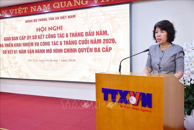 Đồng chí Nguyễn Thị Hoàng Vân, Phó Bí thư Đảng ủy, Trưởng Ban Tuyên giáo và Dân vận Đảng ủy các cơ quan Đảng Trung ương phát biểu. Ảnh: Minh Đức – TTXVN
