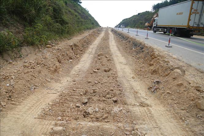 Từ ngày 10/7 sẽ tạm dừng khai thác tuyến cao tốc Cam Lộ - La Sơn trong khoảng thời gian sau 17 giờ hằng ngày đến 5 giờ sáng ngày hôm sau. Ảnh: TTXVN phát