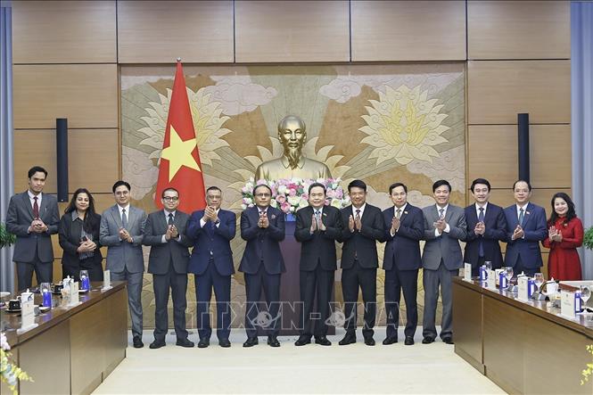 Chủ tịch Quốc hội Trần Thanh Mẫn với đại biểu. Ảnh: Doãn Tấn - TTXVN