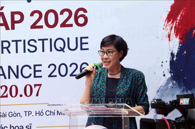 Bà Nguyễn Ngọc Lan, Viện trưởng Viện Trao đổi văn hóa với Pháp phát biểu khai mạc không gian “Triển lãm giao lưu nghệ thuật Việt - Pháp 2026”. Ảnh: Xuân Khu-TTXVN