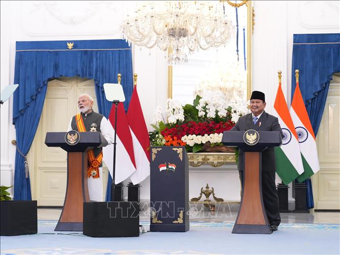 Tổng thống Indonesia Prabowo Subianto (phải) và Thủ tướng Ấn Độ Narendra Modi tại Cung điện Merdeka ở Jakarta. Ảnh: Đỗ Quyên – PV TTXVN tại Indonesia