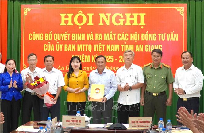Hội đồng tư vấn về Dân tộc và Tôn giáo do ông Nguyễn Tiếc Hùng, Ủy viên Ủy ban MTTQ Việt Nam tỉnh, nguyên Trưởng Ban Nội chính Tỉnh ủy An Giang làm chủ nhiệm. Ảnh: Văn Sĩ - TTXVN 