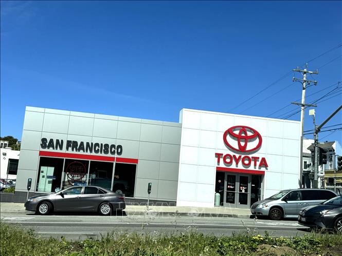Một đại lý ô tô Toyota tại thành phố San Francisco, bang California (Mỹ). Ảnh: Đoàn Hùng - P/v TTXVN tại Mỹ