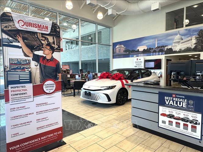 Khu trưng bày xe tại một đại lý Toyota ở bang Virginia (Mỹ). Toyota tiếp tục mở rộng đầu tư sản xuất tại Mỹ trong bối cảnh hãng điều chỉnh chuỗi cung ứng và tăng tỷ lệ nội địa hóa sản phẩm. Ảnh: Đoàn Hùng - P/v TTXVN tại Mỹ