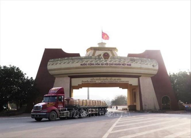 Cửa khẩu quốc tế Lao Bảo, điểm đầu của Đường 9 bắt đầu từ biên giới Việt - Lào. Ảnh: Nguyên Lý - TTXVN