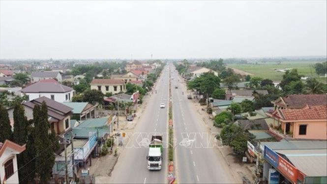 Là con đường lịch sử gắn liền với các chiến công trong kháng chiến, sau chiến tranh Đường 9 trở thành tuyến đường huyết mạch phát triển kinh tế, xã hội, văn hóa-du lịch trọng điểm trên Hành lang kinh tế Đông - Tây, kết nối thông thương với các nước bạn trong khu vực. Ảnh: Thanh Thủy - TTXVN
