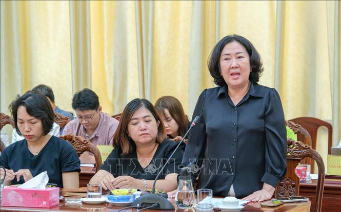 Bà Trần Thanh Nga, Giám đốc Công ty TNHH Thương mại - Dịch vụ Thành Tín (chuyên sản xuất, xuất khẩu gạo) kiến nghị tháo gỡ khó khăn liên quan Nghị định 107 về xuất khẩu gạo. Ảnh: Thanh Liêm - TTXVN