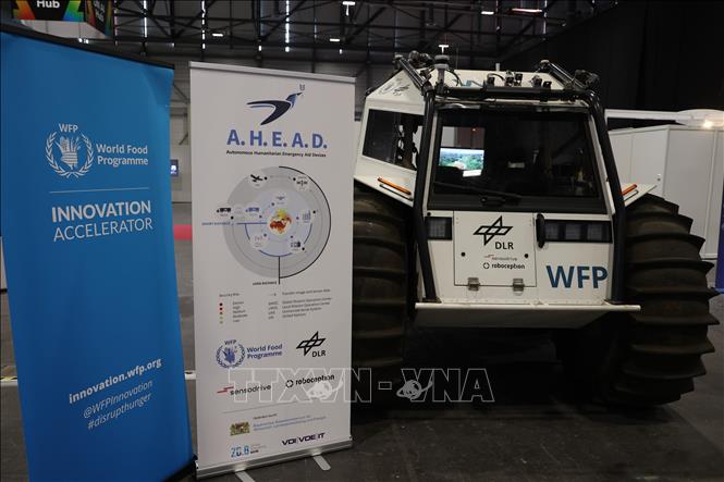 Mẫu xe thuộc dự án AHEAD của Chương trình Lương thực Thế giới (WFP) và Trung tâm Hàng không Vũ trụ Đức (DLR). Ảnh: Anh Hiển - PV TTXVN tại Thụy Sĩ 