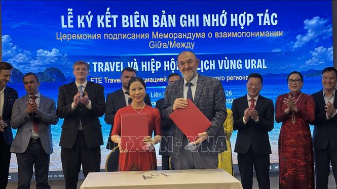 Doanh nghiệp hai bên ký MoU tại Hội nghị. Ảnh: Tâm Hằng - PV TTXVN tại LB Nga
