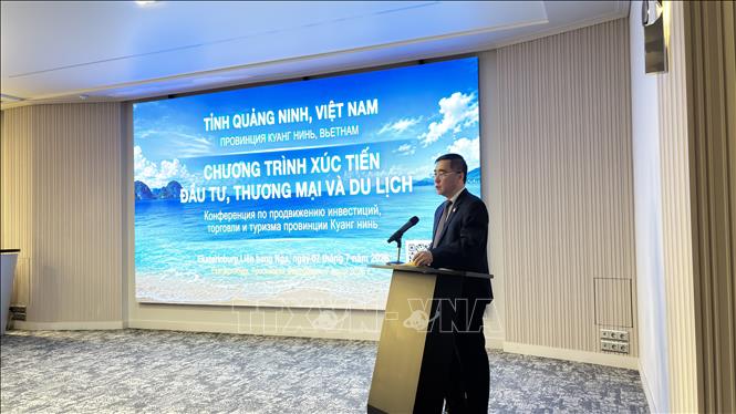 Ủy viên Thường vụ Tỉnh uỷ, Phó Chủ tịch thường trực Uỷ ban MTTQ Việt Nam tỉnh Nguyễn Chí Thành giới thiệu những thế mạnh của Quảng Ninh. Ảnh: Tâm Hằng - PV TTXVN tại LB Nga