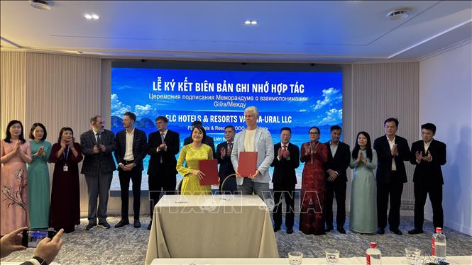 Doanh nghiệp hai bên ký MoU tại Hội nghị. Ảnh: Tâm Hằng - PV TTXVN tại LB Nga