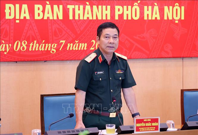 Thiếu tướng Nguyễn Khắc Nhân, Phó Chính ủy Bộ Tư lệnh Thủ đô Hà Nội, Phó trưởng Ban Chỉ đạo Thành phố phát biểu. Ảnh: Văn Điệp - TTXVN
