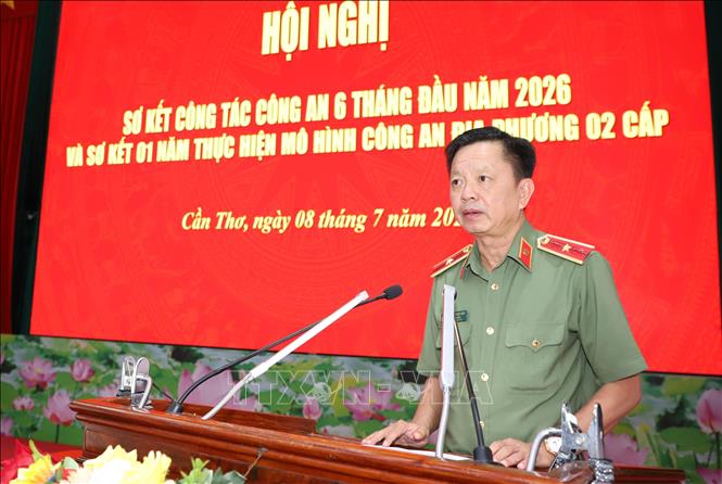 Thiếu tướng Huỳnh Việt Hòa, Giám đốc Công an thành phố Cần Thơ phát biểu tại hội nghị. Ảnh: Thanh Liêm - TTXVN