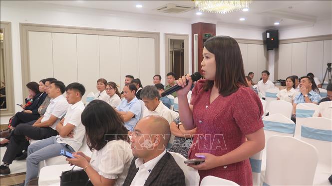Đại diện doanh nghiệp du lịch nêu kiến nghị tại hội nghị. Ảnh: Hương Thu - TTXVN                                