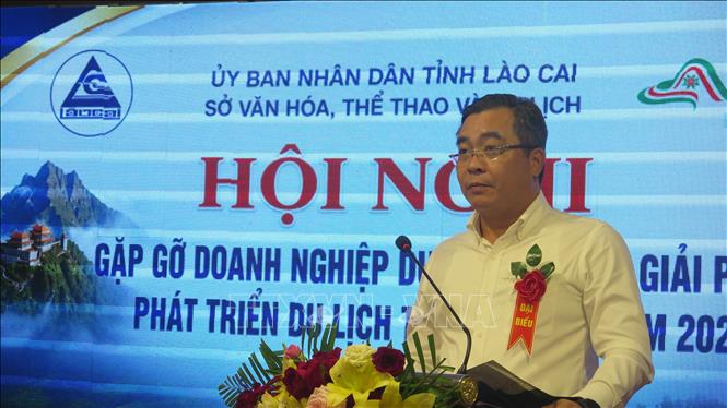 Lãnh đạo Sở Văn hóa, Thể thao và Du lịch tỉnh Lào Cai phát biểu khai mạc hội nghị. Ảnh: Hương Thu - TTXVN         
