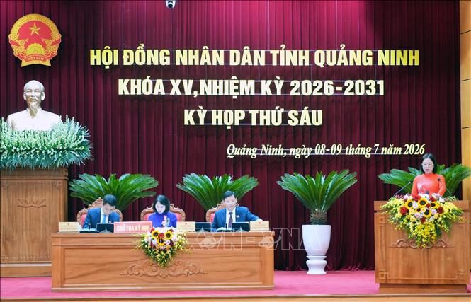 Chủ tọa kỳ họp. Ảnh: Văn Đức - TTXVN