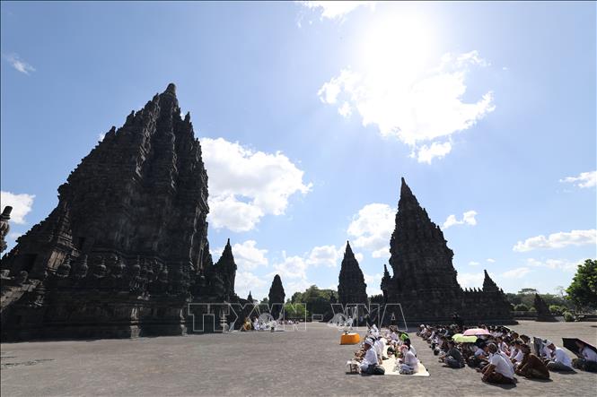 Khung cảnh bên trong khu quần thể đền Prambanan tại tỉnh Yogyakarta, Indonesia. Ảnh: Minh Thái - Phóng viên TTXVN tại Indonesia