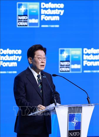 Tổng thống Hàn Quốc Lee Jae Myung phát biểu tại Diễn đàn Công nghiệp Quốc phòng NATO ở Ankara (Thổ Nhĩ Kỳ) ngày 7/7/2026. Ảnh: Yonhap/TTXVN phát