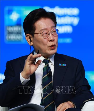 Tổng thống Hàn Quốc Lee Jae Myung phát biểu tại Diễn đàn Công nghiệp Quốc phòng NATO ở Ankara (Thổ Nhĩ Kỳ) ngày 7/7/2026. Ảnh: Yonhap/TTXVN phát