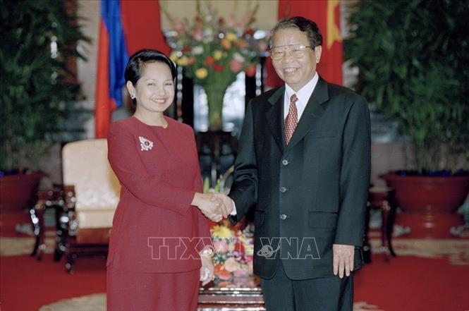 Trong chuyến thăm Việt Nam của Tổng thống Arroyo năm 2002, hai nước đã ký Tuyên bố chung về 