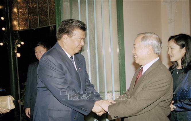 Chủ tịch Quốc hội Nguyễn Văn An tiếp Chủ tịch Thượng viện Philippines Fran Klin M.Drilon (5/4/2004). Ảnh: Nguyễn Khang - TTXVN