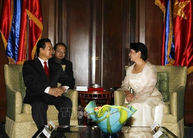 Hội đàm hẹp giữa Tổng thống Philippines Macapagal Arroyo và Thủ tướng Nguyễn Tấn Dũng trong chuyến thăm chính thức Philippines (9/8/2007). Ảnh: Đức Tám - TTXVN