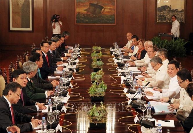Thủ tướng Nguyễn Tấn Dũng hội đàm với Tổng thống Philippines Benigno S. Aquino III trong chuyến tham dự Diễn đàn Kinh tế Thế giới về Đông Á 2014 tại thủ đô Manila (21/5/2014). Ảnh: Đức Tám - TTXVN