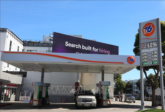 Một trạm xăng 76 tại thành phố San Francisco, bang California (Mỹ). Ảnh: Đoàn Hùng - PV TTXVN tại Mỹ