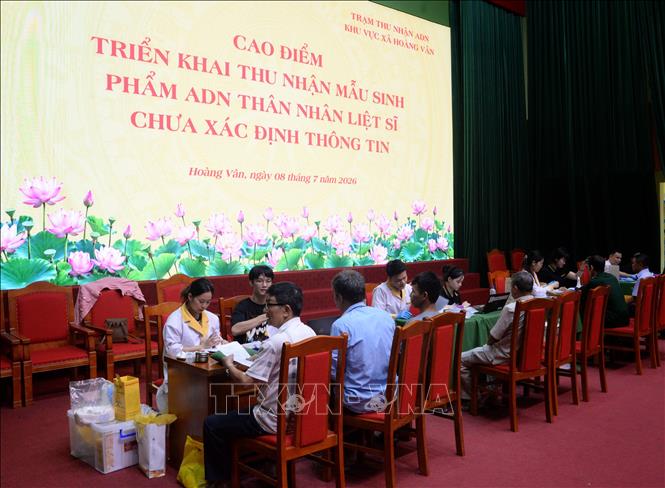 Quang cảnh chiến dịch cao điểm thu nhận mẫu ADN cho thân nhân liệt sĩ chưa xác định danh tính tại xã Hoàng Vân. Ảnh: Danh Lam-TTXVN