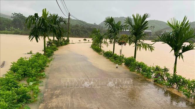 Nhiều tuyến đường ở xã Thác Bà (Lào Cai) bị ngập sâu. Ảnh: TTXVN phát