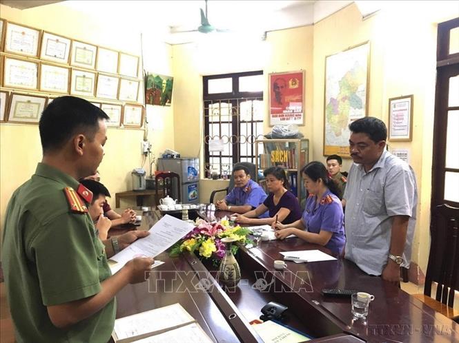 Cơ quan An ninh Điều tra, Công an tỉnh Hà Giang đọc lệnh bắt tạm giam đối với Nguyễn Thanh Hoài, Trưởng phòng Khảo thí và Quản lý Chất lượng thuộc Sở GD&ĐT Hà Giang về tội 