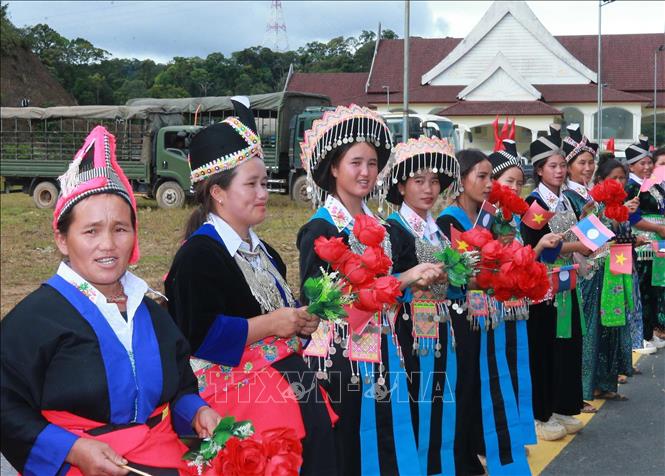 Nhân dân các dân tộc Lào tại giao lưu hữu nghị Quốc phòng biên giới Việt Nam - Lào lần thứ ba. Ảnh: Trọng Đức - TTXVN