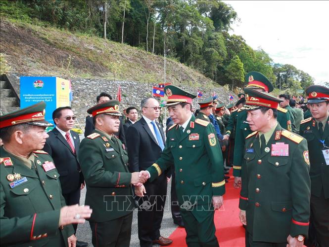 Deputy Prime Minister and Minister of National Defence General Phan Van Giang and the Vietnamese delegation are welcomed at the event. VNA Photo: Trọng Đức 
