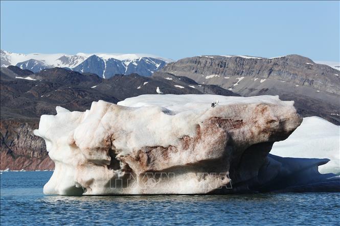 Tảng băng trôi tại Svalbard, Na Uy. Ảnh: THX/TTXVN phát