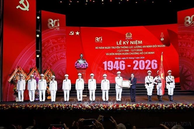Chủ tịch Quốc hội Trần Thanh Mẫn trao Huân chương Hồ Chí Minh tặng Lực lượng An ninh đối ngoại (7/2026). Ảnh: Doãn Tấn – TTXVN
