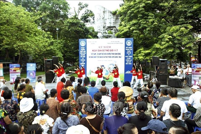 Sáng 10/7/2019, quận Ba Đình tổ chức Lễ kỷ niệm Ngày Dân số Thế giới với chủ đề “Việt Nam - 25 năm thực hiện chương trình hành động Hội nghị Dân số và Phát triển (Cairo, 1994)