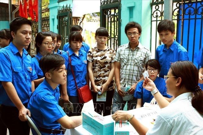 Tư vấn sức khỏe sinh sản tiền hôn nhân cho thanh niên Quận Ba Đình (Hà Nội), nhằm nâng cao chất lượng dân số, đáp ứng nguồn nhân lực chất lượng cao. Ảnh: Dương Ngọc - TTXVN