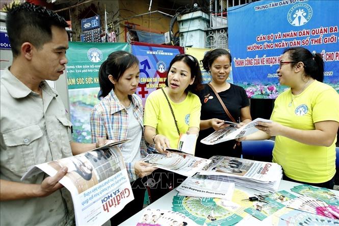 Quận Ba Đình (Hà Nội) tổ chức các hoạt động tuyên truyền công tác dân số/kế hoạch hóa gia đình, ngày 11/7/2018. Ảnh: Dương Ngọc - TTXVN