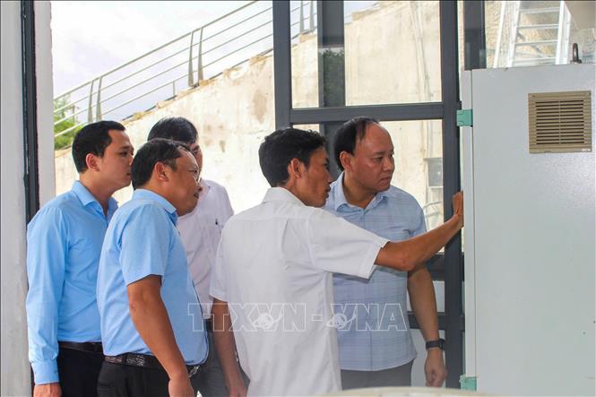 Kiểm tra hệ thống thiết bị phục vụ vận hành các công trình điều tiết chính trên hệ thống thủy lợi Dầu Tiếng - Phước Hòa. Ảnh: Giang Phương - TTXVN