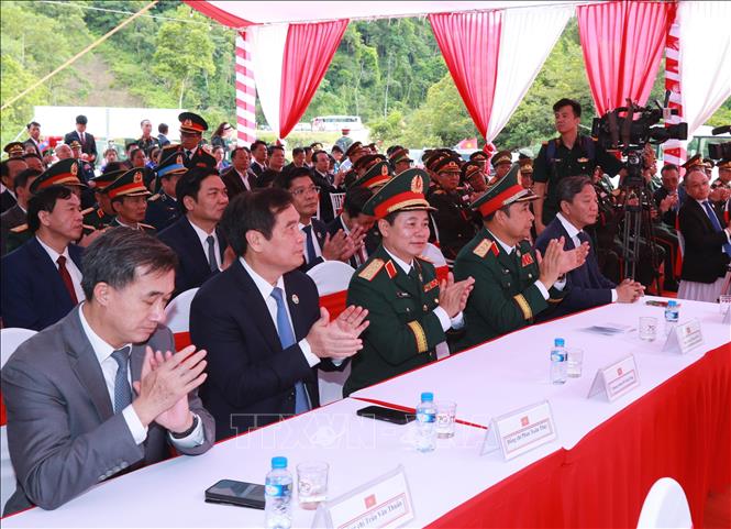 Các đại biểu đại diện cho lãnh đạo các cơ quan của Bộ Quốc phòng, Bộ Tổng Tham mưu, Tổng cục Chính trị dự Giao lưu hữu nghị Quốc phòng biên giới Việt Nam - Lào lần thứ ba. Ảnh: Trọng Đức - TTXVN